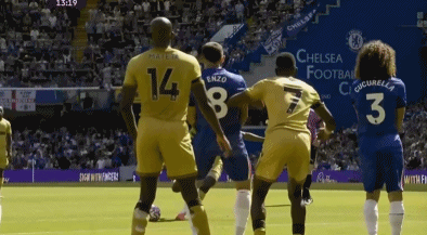 随后众多队, 裁判回看慢, 非常不满