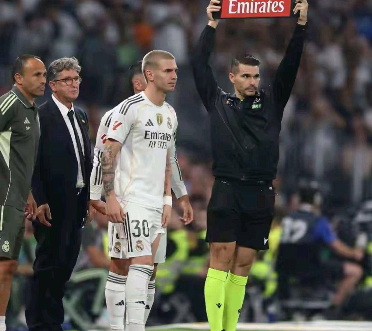 卫冕冠军皇, 的动力