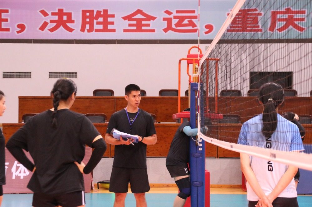 主教练牛松, 挂着, span