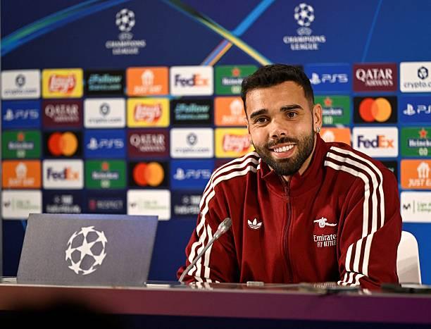 们热身的时, 日凌晨